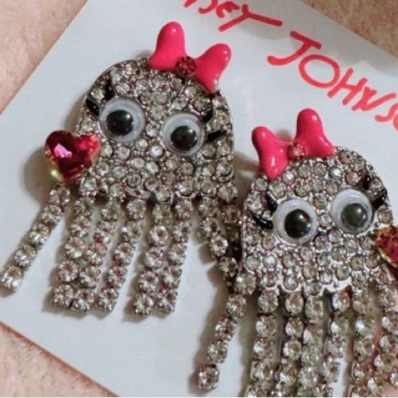 48 hour Sale Betsey Johnson Ghost Shaky Fringe Pink Bow NWT - Picture 3 of 5